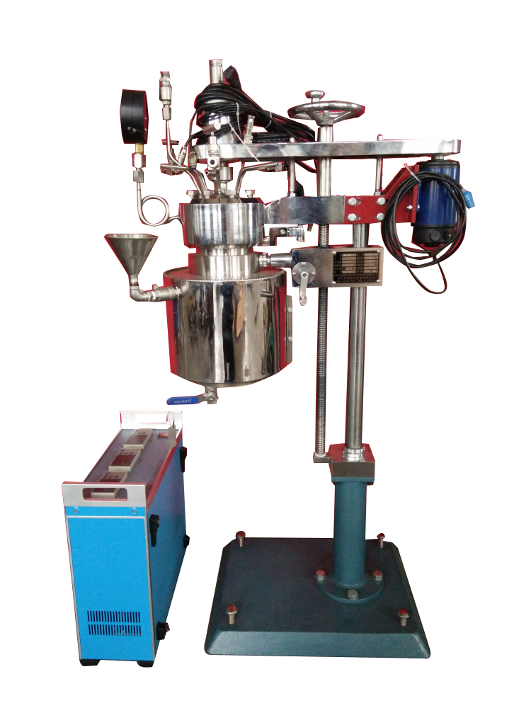 KCFD低壓系列--快開(kāi)卡環(huán)結(jié)構(gòu)-釜體下落、電加熱管加熱、翻轉(zhuǎn)出料側(cè)面照片