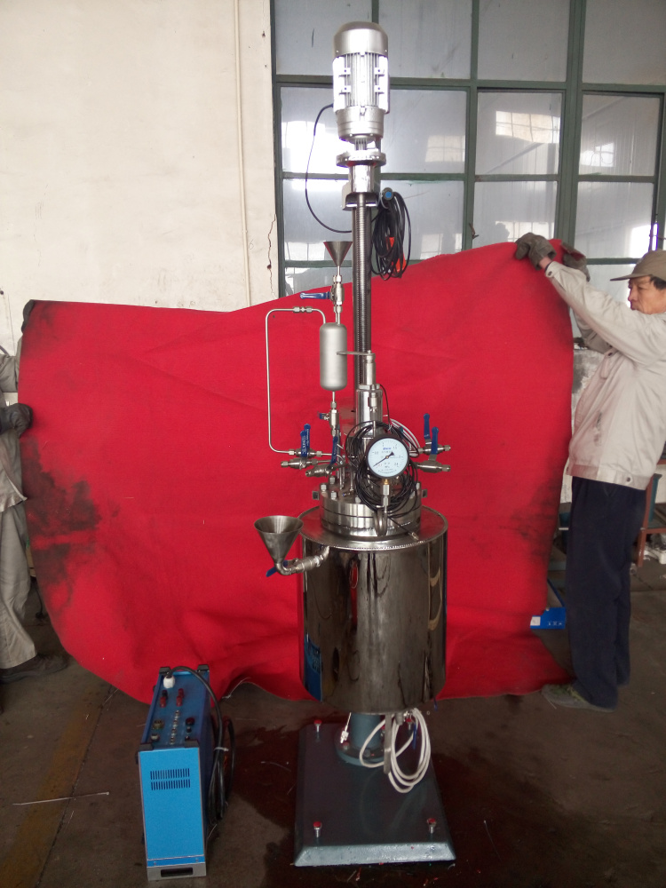 TFCF系列-釜體帶視鏡、電加熱管加熱、帶在線加料罐2